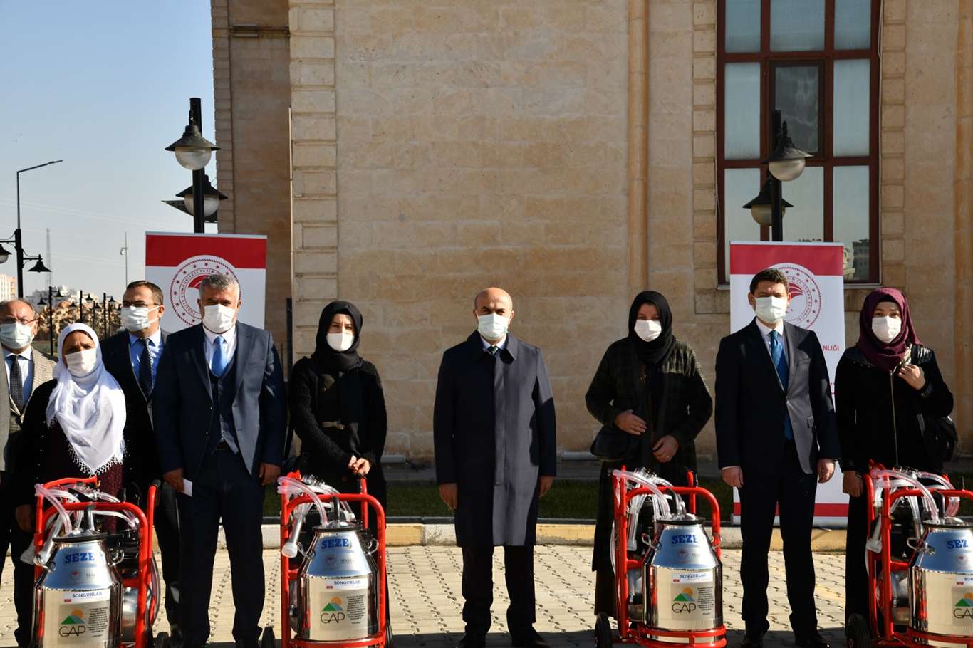 Mardin’de besicilere süt sağım makinesi verildi